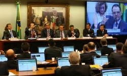 IMPEACHMENT - Comisso da Cmara aprova parecer com 38 votos a 27 