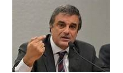 IMPEACHMENT - Cardoso apresentou defesa de Dilma no Senado