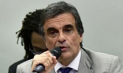 IMPEACHMENT - Cardozo entrega ao Senado a defesa de Dilma