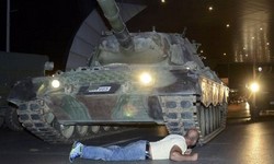 TURQUIA - Populao resiste ao golpe e governo afirma ter prendido lderes golpistas