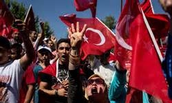 TURQUIA - Milhares vo s ruas em defesa da Democracia