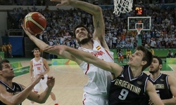 OLIMPIADAS - Derrota da Argentina no basquete tira seleo brasileira dos Jogos