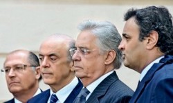 PSDB continua apoiando o governo, afirma Acio no Alvorada
