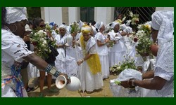 Baianos e turistas celebram a tradicional Lavagem do Bonfim em Salvador