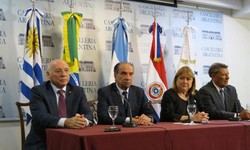 MERCOSUL suspende Venezuela por ruptura da Ordem Democrtica