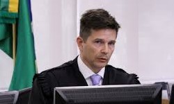 JULGAMENTO DE LULA - Ministro Revisor vota com relator. Placar: 2x0