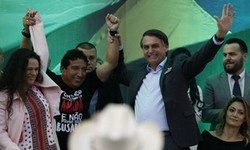 BOLSONARO  esfaqueado e sua Campanha Eleitoral suspensa