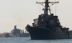 MAR BLTICO Corvetas Russas escoltam Destroiers dos EUA