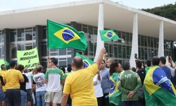 LAVA JATO Movimento Pfio de Apoio do Vem Pr'a Rua rene 50 pessoas no STF    