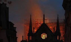NOTRE DAME Frana criar Fundo para Reconstruo da Catedral incendiada