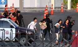 TAILNDIA - Atirador matou 21 pessoas em shopping, morto pelas foras policiais