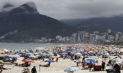 COVID-19 & RIO - Defesa Civil pede que banhistas deixem as praias