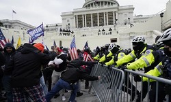 EUA Manifestantes invadem o Capitlio Incitados por Trump
