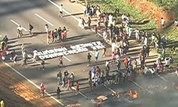 INDGENAS bloqueiam Rodovia dos Bandeirantes em SP