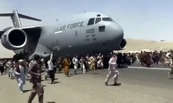 A DERROTA - EUA fugiram do Afeganisto h exato 01 Ano