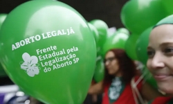 NO MASP Mulheres fazem Ato no Dia de Luta pela Legalizao do Aborto