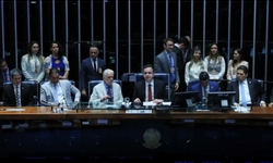 CONGRESSO promulga Emenda  Constituio para corte de gastos